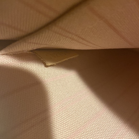 Louis Vuitton White Damier Azur Neverfull Pouch - Picture 7 of 7